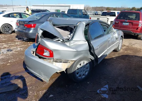 2004 Kia Optima Ex/Lx z USA, uszkodzony, nr VIN KNAGD126345347614